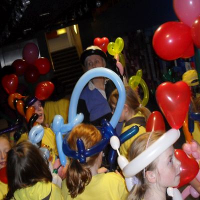 Balloon modelling by Jolly Good Productions